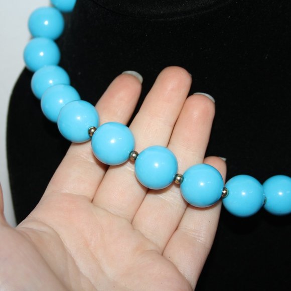 Beautiful chunky blue beaded necklace with gold accents 19-22" - Picture 3 of 5